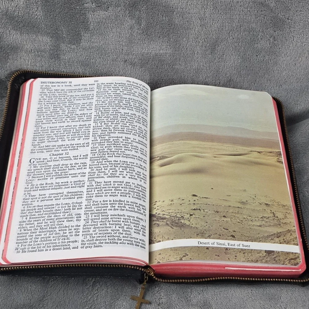Vintage KJV Holy‎ Bible Concordance Dictionary Zippered Revised Red Letter World